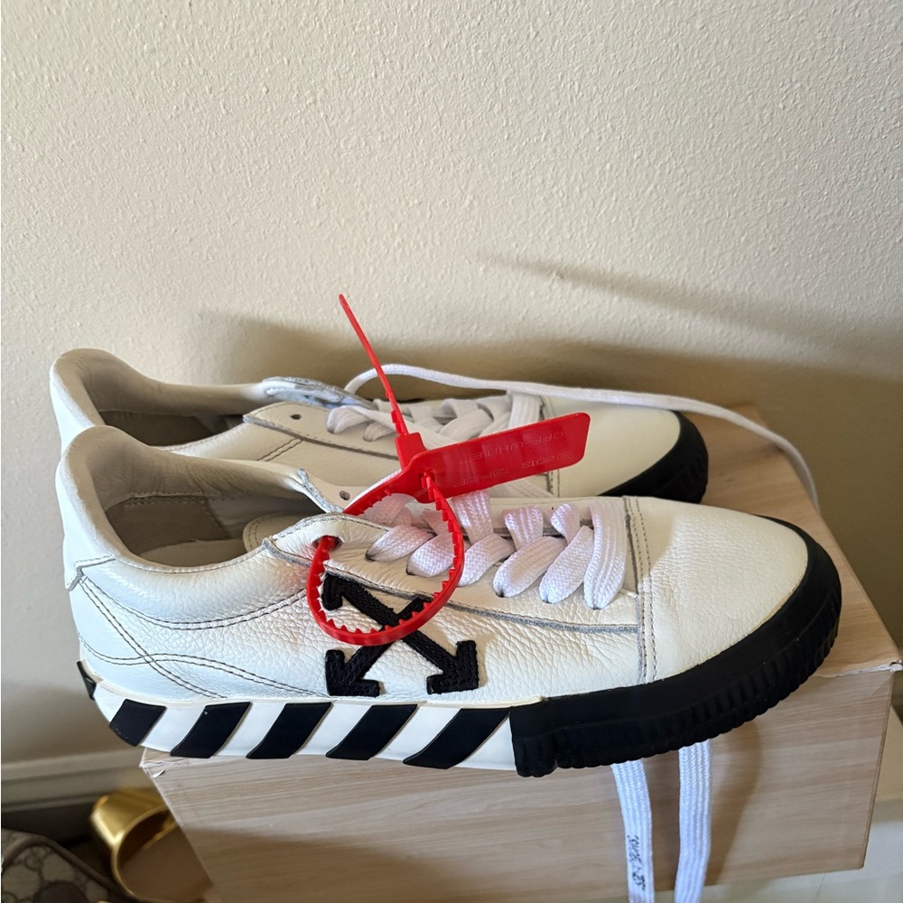 Off white tennis shoes